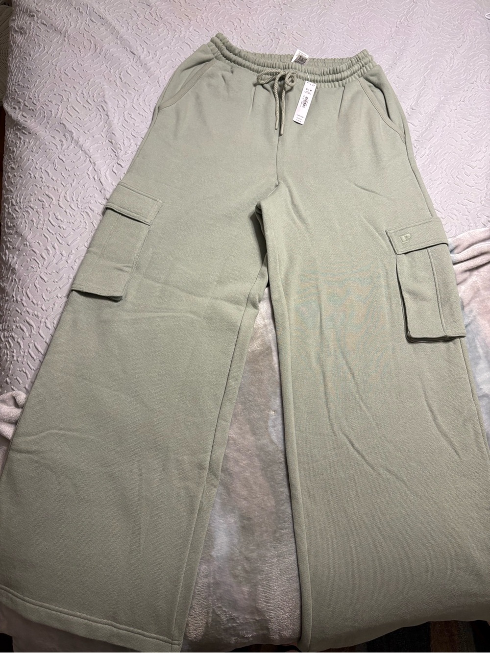 “New” Victoria Secret Ladies Wide Leg Cargo Sweatpants in Sage Green Medium